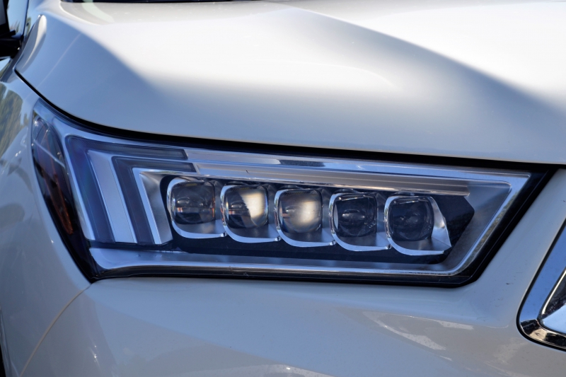 automobile-LA BASTIDE-min_acura-headlamp-2834131